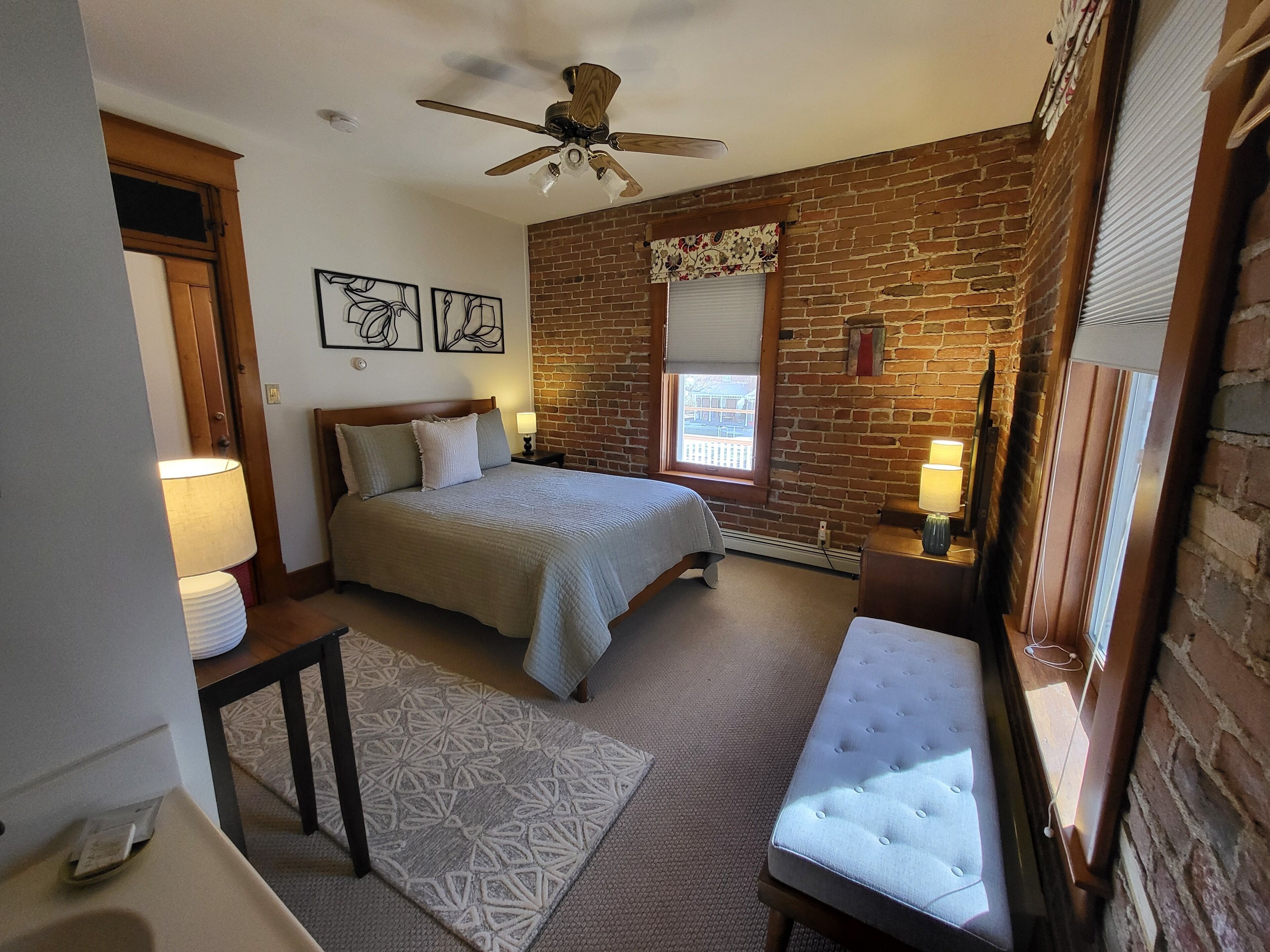 Chambre, salle de bain privée | Accès au Wi-Fi (inclus), literie fournie