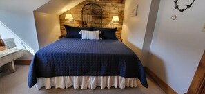 The Blueberry Hill Room | Free WiFi, bed sheets - Bross Hotel (Paonia)