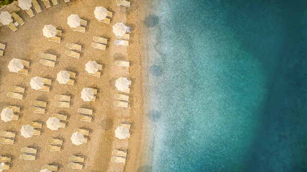 Beach nearby, sun loungers, beach umbrellas, motor boating - Maistra Select Pineta Hotel (Vrsar)