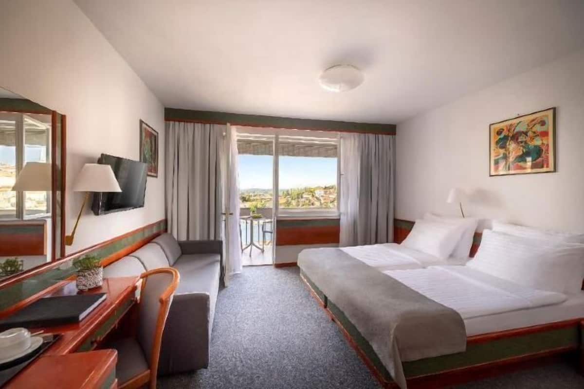 Minibar, desk, blackout drapes, free cribs/infant beds