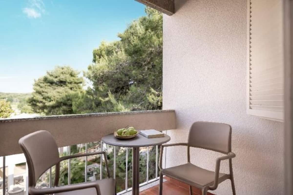 Outdoor dining | 2 restaurants, lunch, dinner served; Mediterranean cuisine