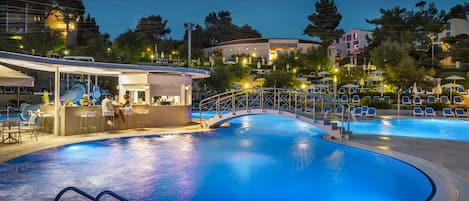 Poolside bar