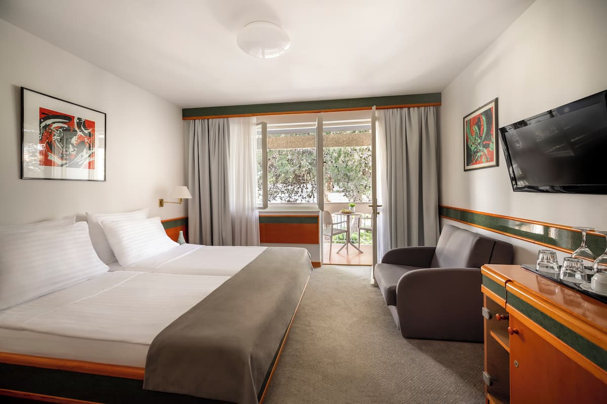 Superior Double Room, Balcony, Garden View