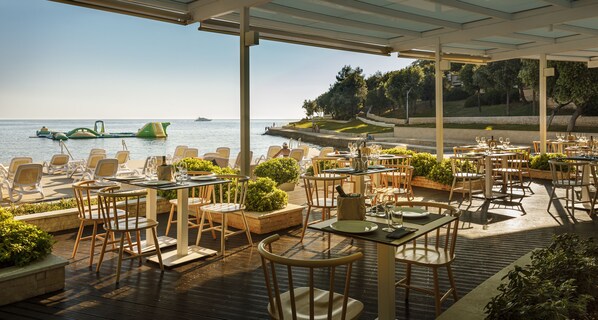 3 restaurants servant le petit déjeuner