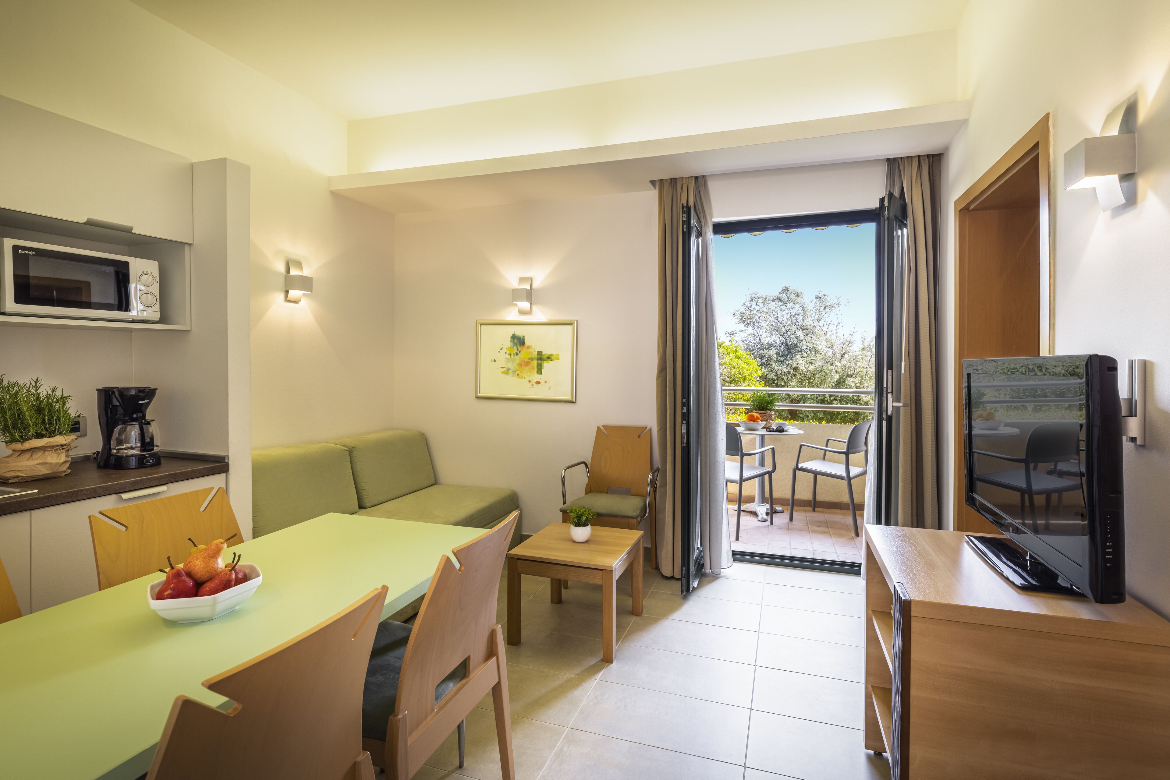 apartment, 2 bedrooms | living area | 72-cm tv with satellite channels