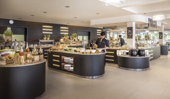Café da manhã com buffet todos os dias (EUR 17 por pessoa) 