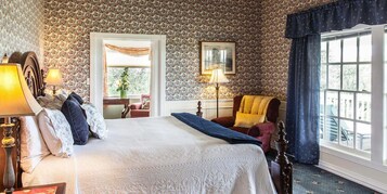 Sunset Suite, 1 King Bed, Balcony | Egyptian cotton sheets, premium bedding, memory foam beds, minibar