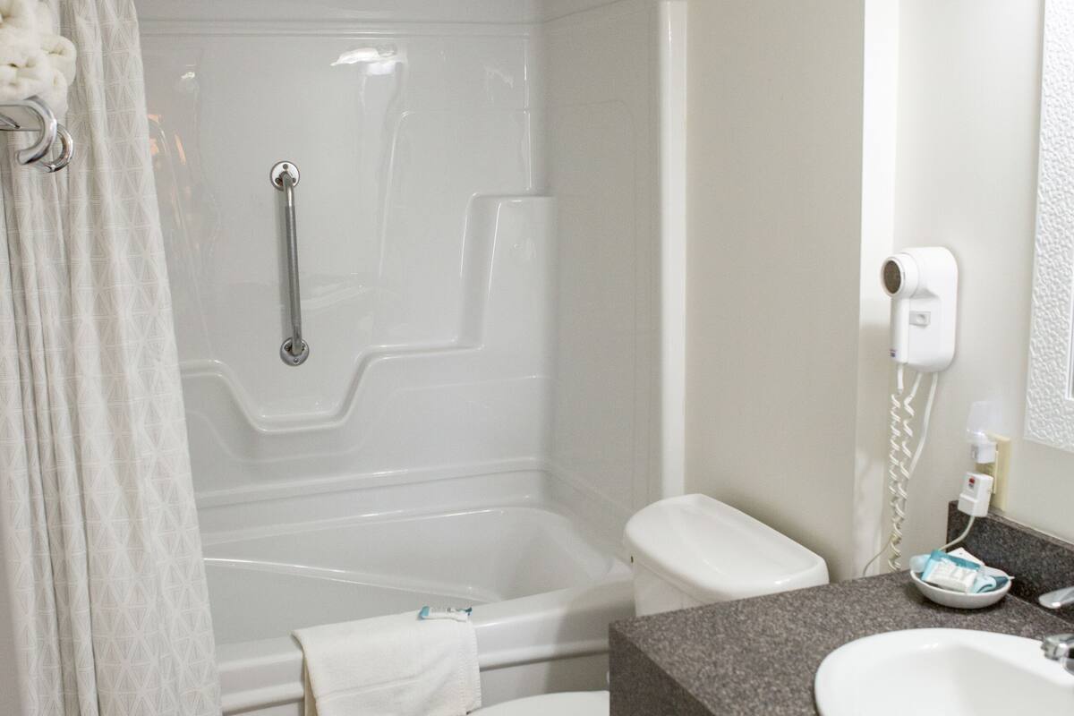 standard room, 2 queen beds | bathroom | combined shower/bathtub, free toiletries, hair dryer, towels