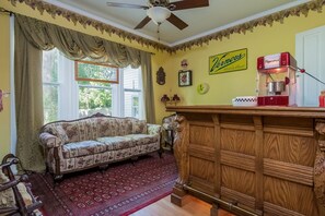 Lobby sitting area - Kingsley House Bed & Breakfast (Fennville)