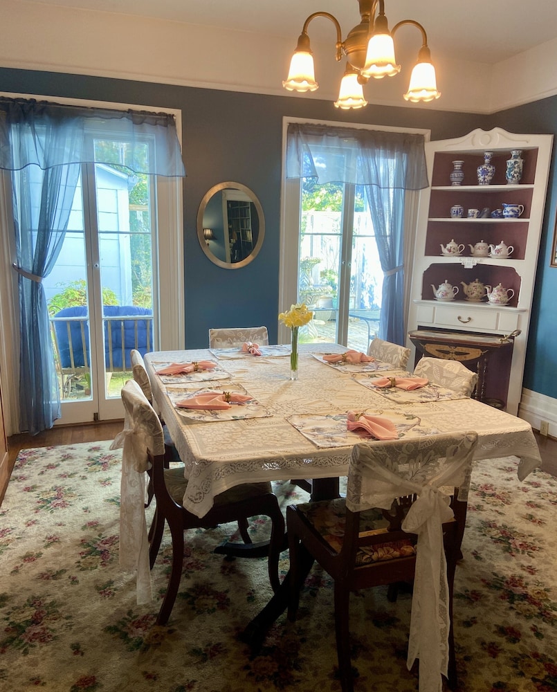 Shaw House Inn by null