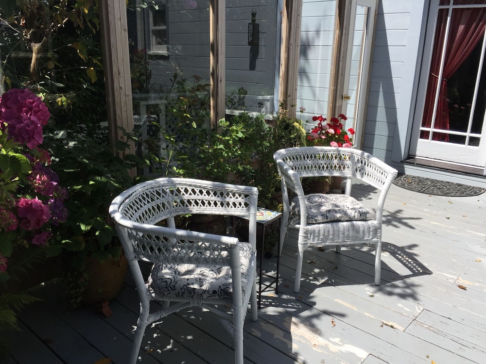 Shaw House Inn by null