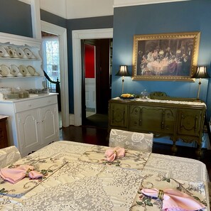 Free breakfast  - Shaw House Inn (Ferndale)