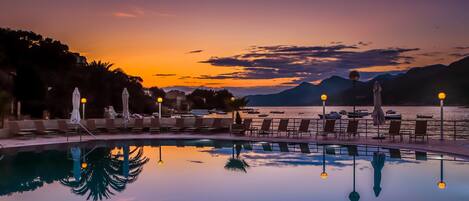 Seasonal outdoor pool