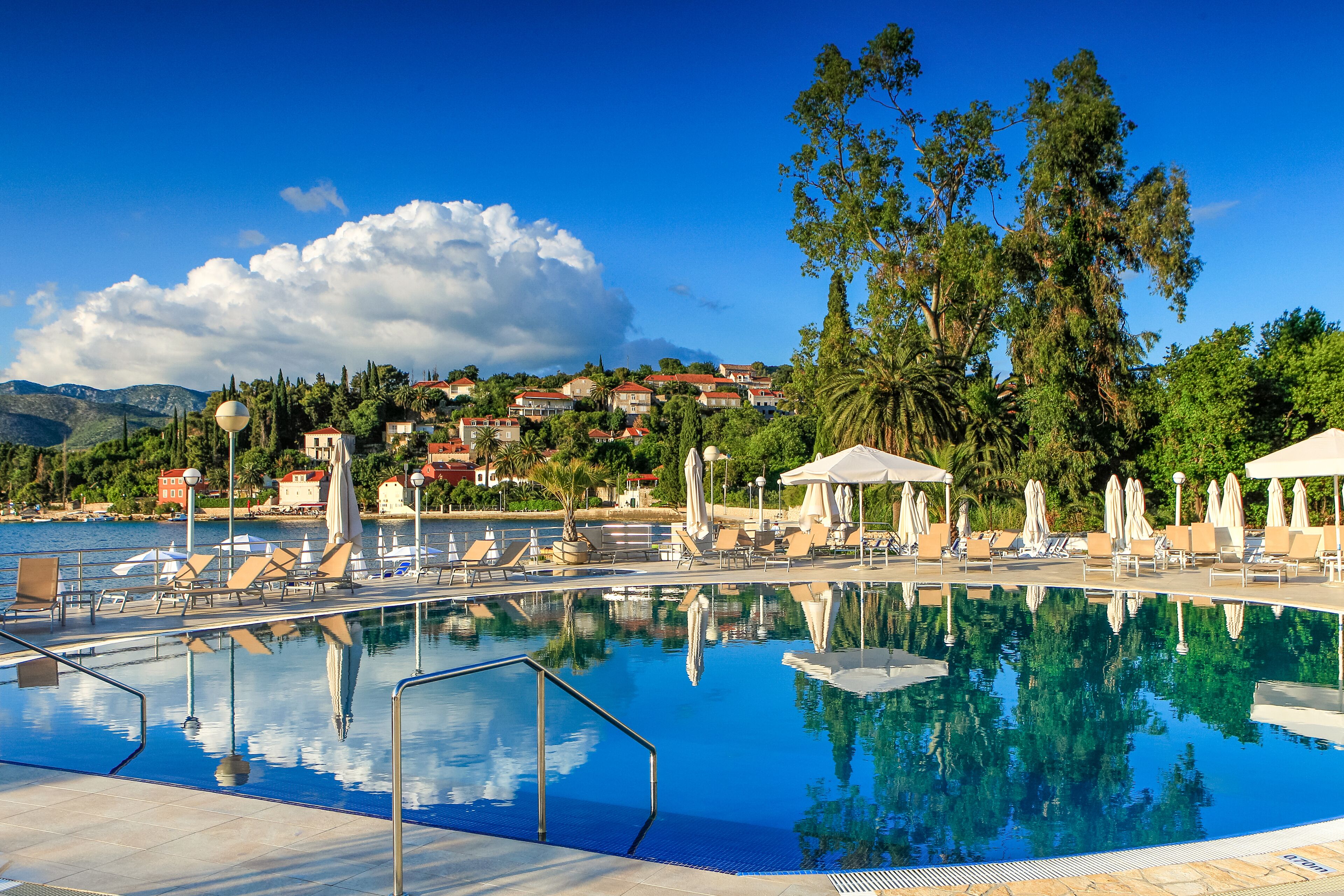 Sesongbasert utendørsbasseng