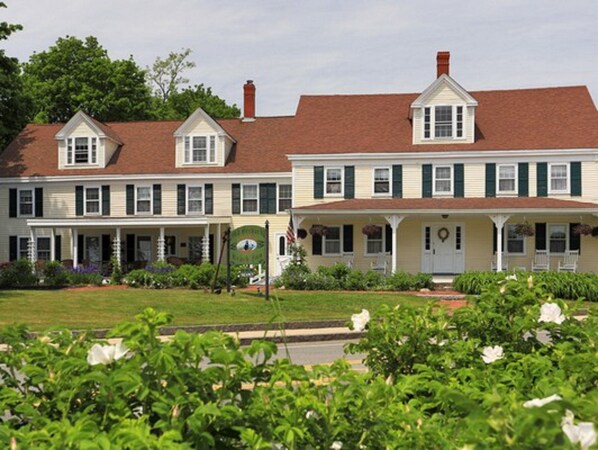 Front of property - Old Orchard Beach Inn (Old Orchard Beach)