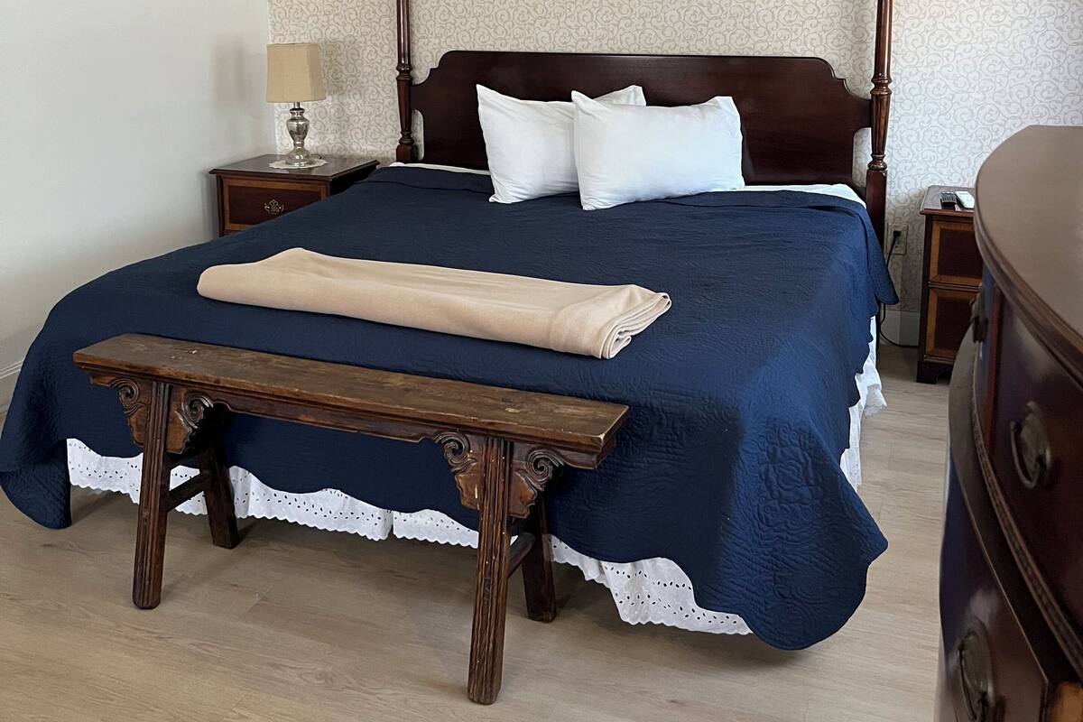 Standard Double Room, 1 King Bed | Iron/ironing board (on request), WiFi (free), individually decorated