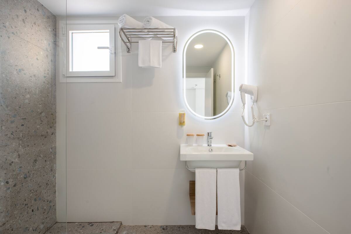 superior double room | bathroom | shower, hair dryer, towels