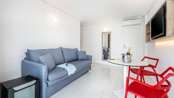 Superior Double Room | Living area | TV
