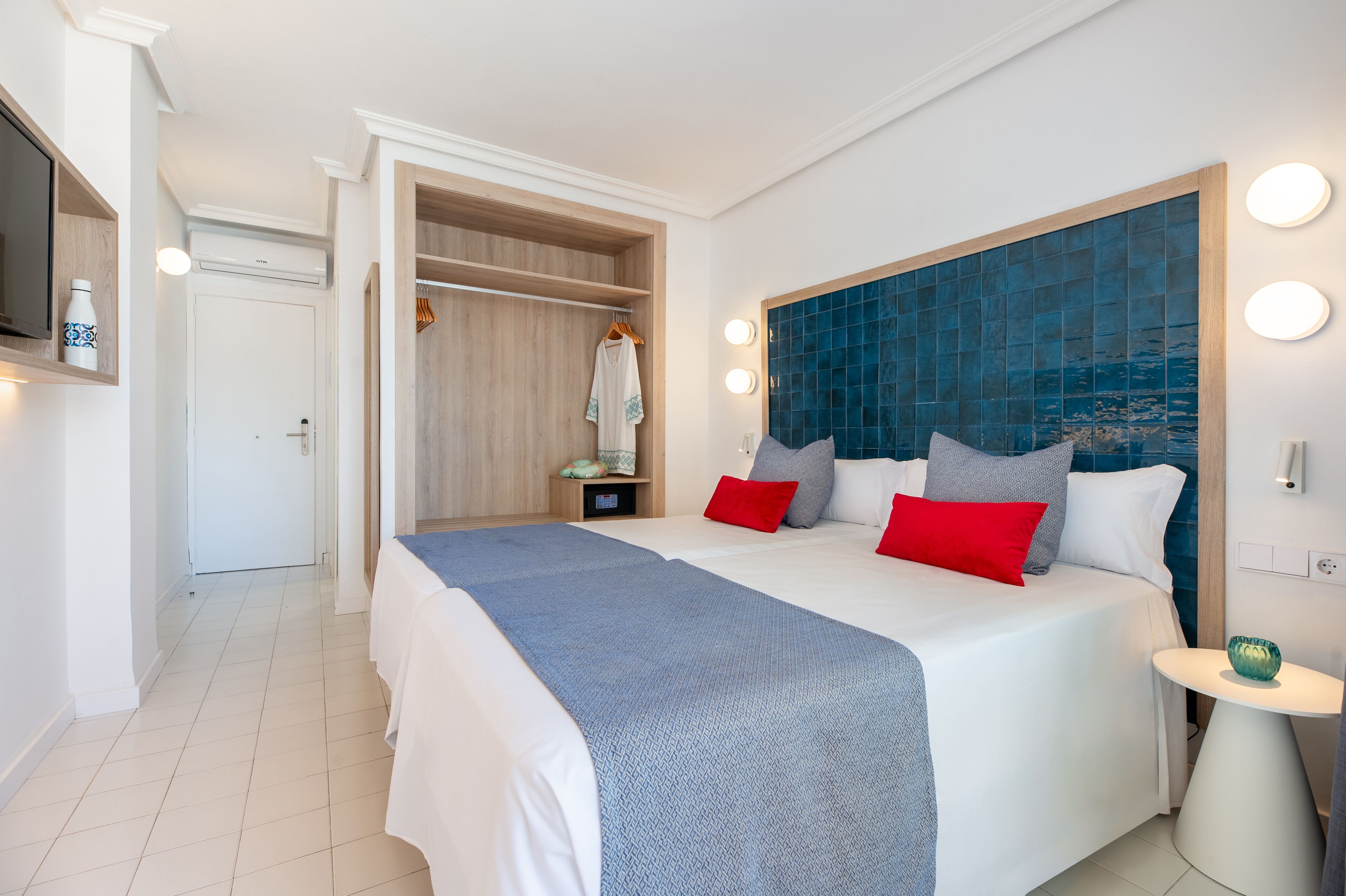 twin room | in-room safe, free wifi, bed sheets