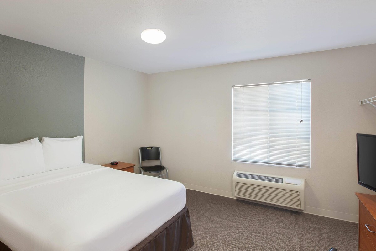 Desk, iron/ironing board (on request), free WiFi, alarm clocks