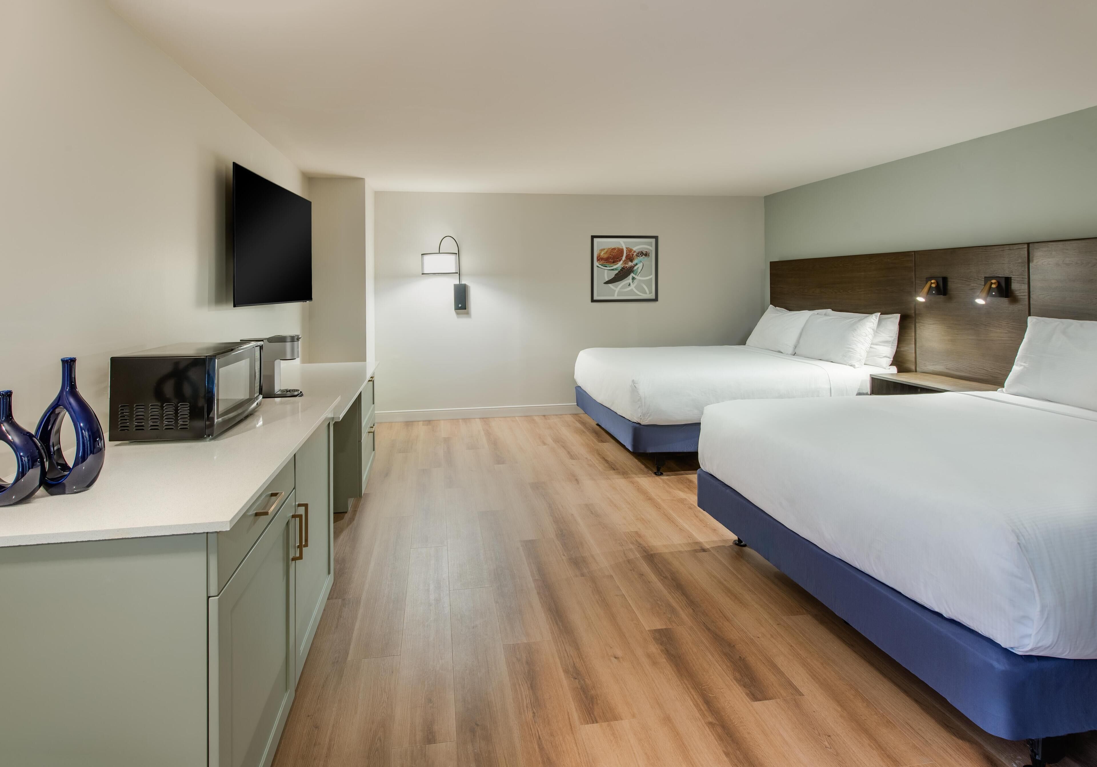 Premium bedding, in-room safe, desk, laptop workspace