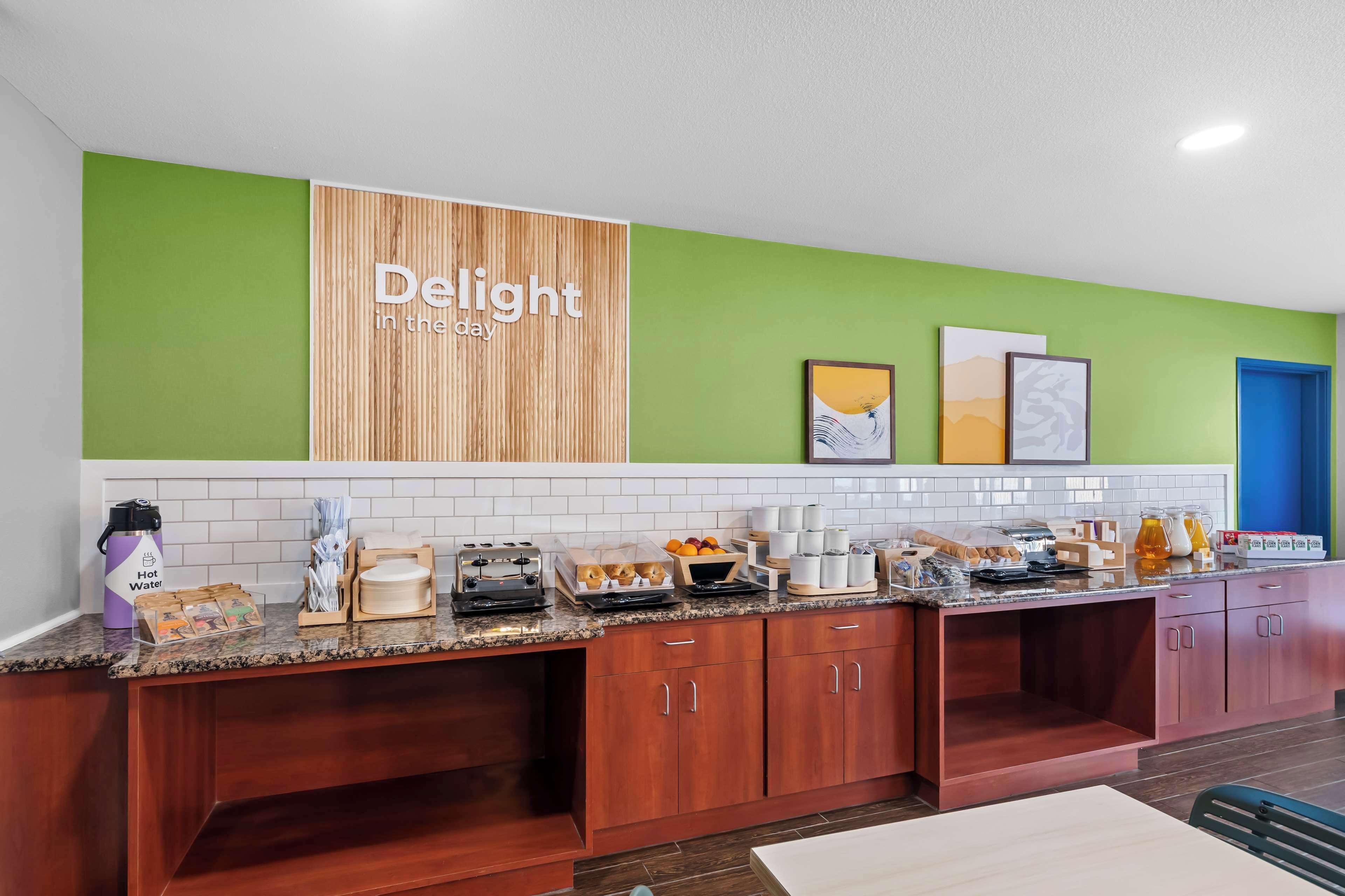 free daily continental breakfast