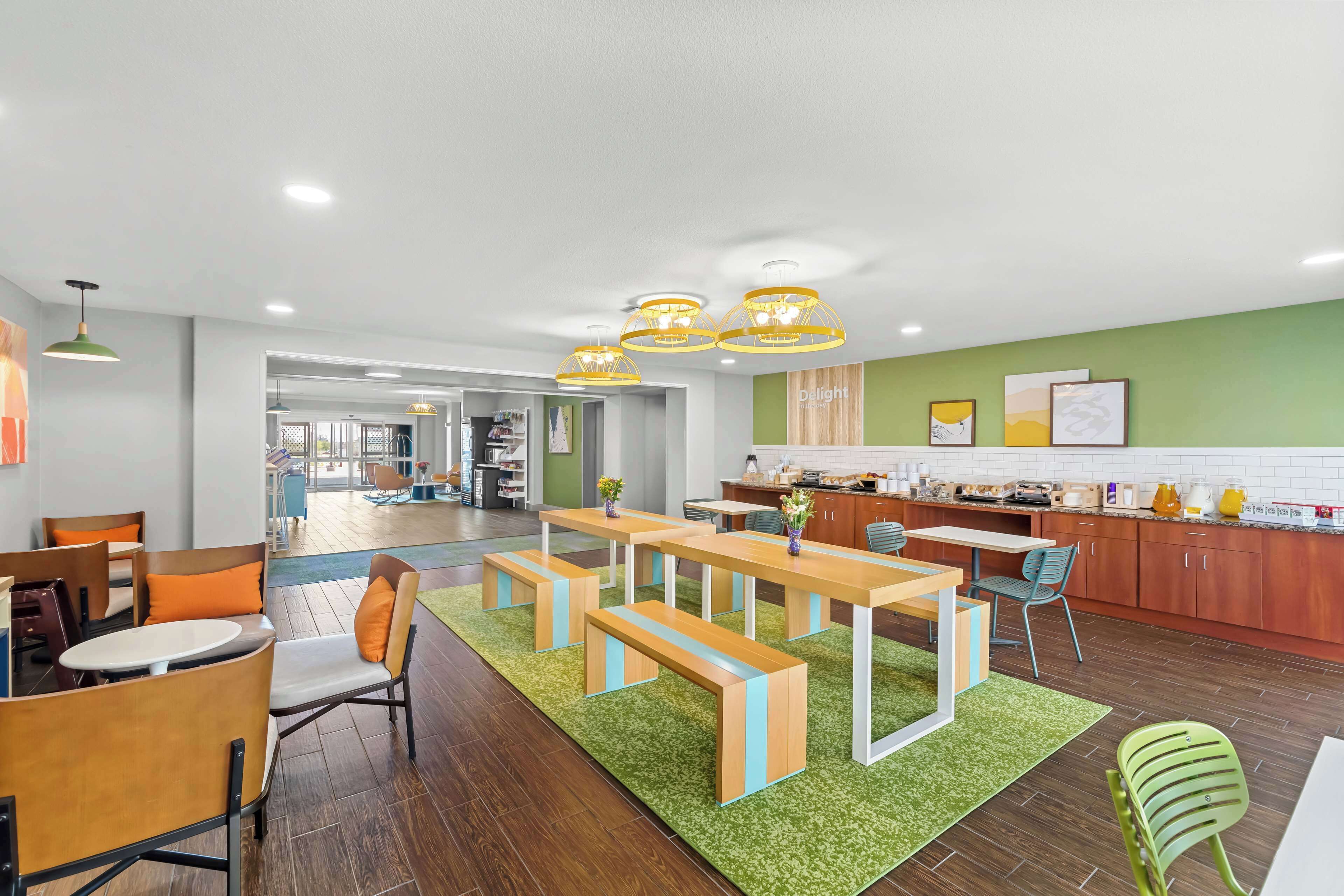 Tägliches inbegriffenes kontinentales Frühstück