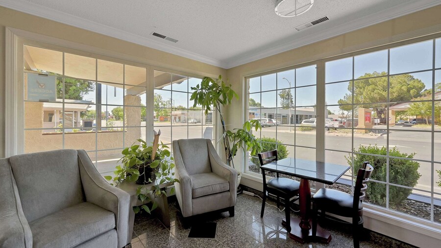 Econo Lodge Woodland near I-5