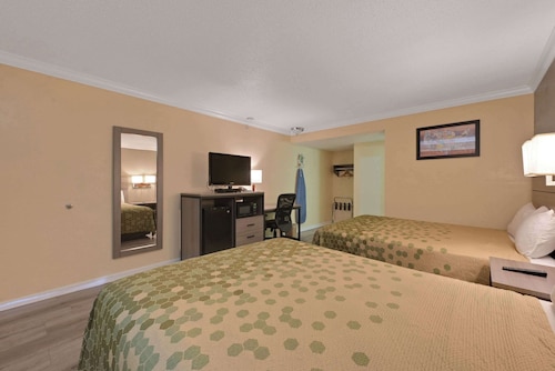 Econo Lodge Woodland near I-5