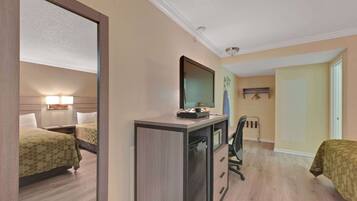 Bureau, fer et planche Ă repasser, Wi-Fi gratuit, draps fournis