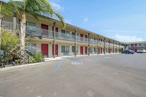 Exterior - Econo Lodge Woodland near I-5 (Woodland)