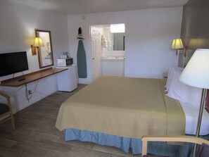 Tabla de planchar con plancha, wifi gratis y ropa de cama 