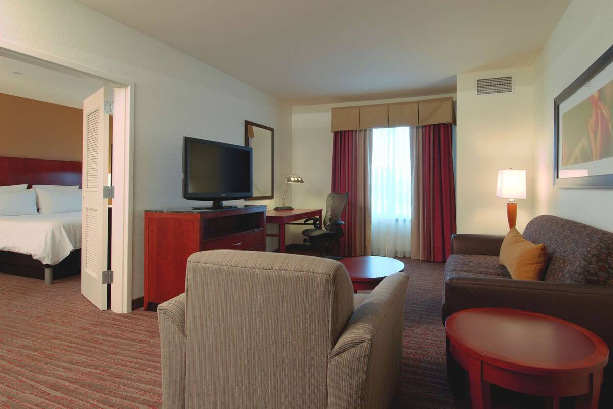Premium bedding, in-room safe, desk, iron/ironing board