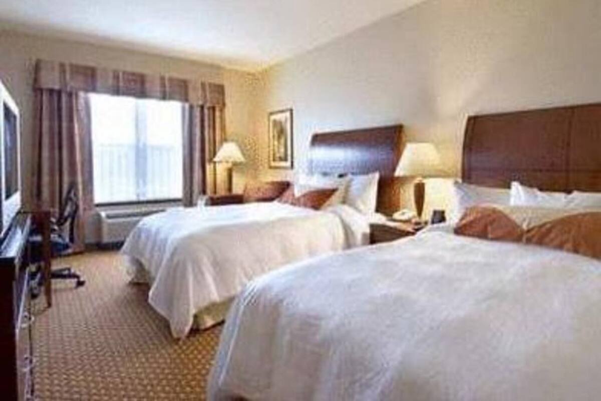 Premium bedding, in-room safe, desk, iron/ironing board
