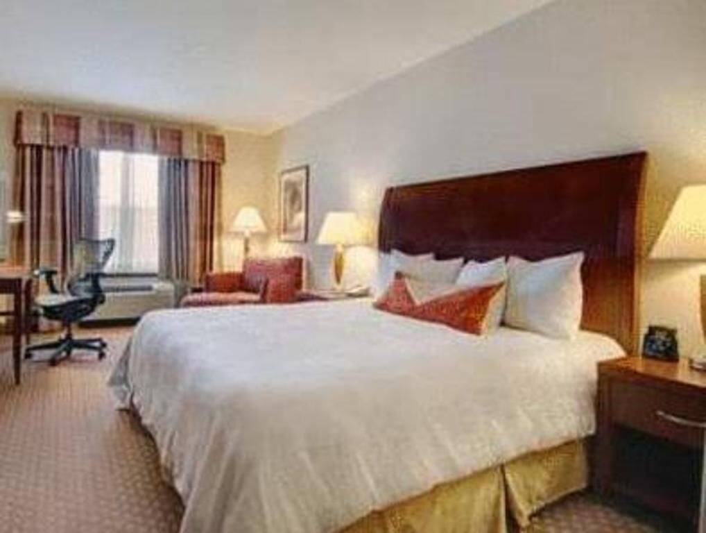 Premium bedding, in-room safe, desk, iron/ironing board