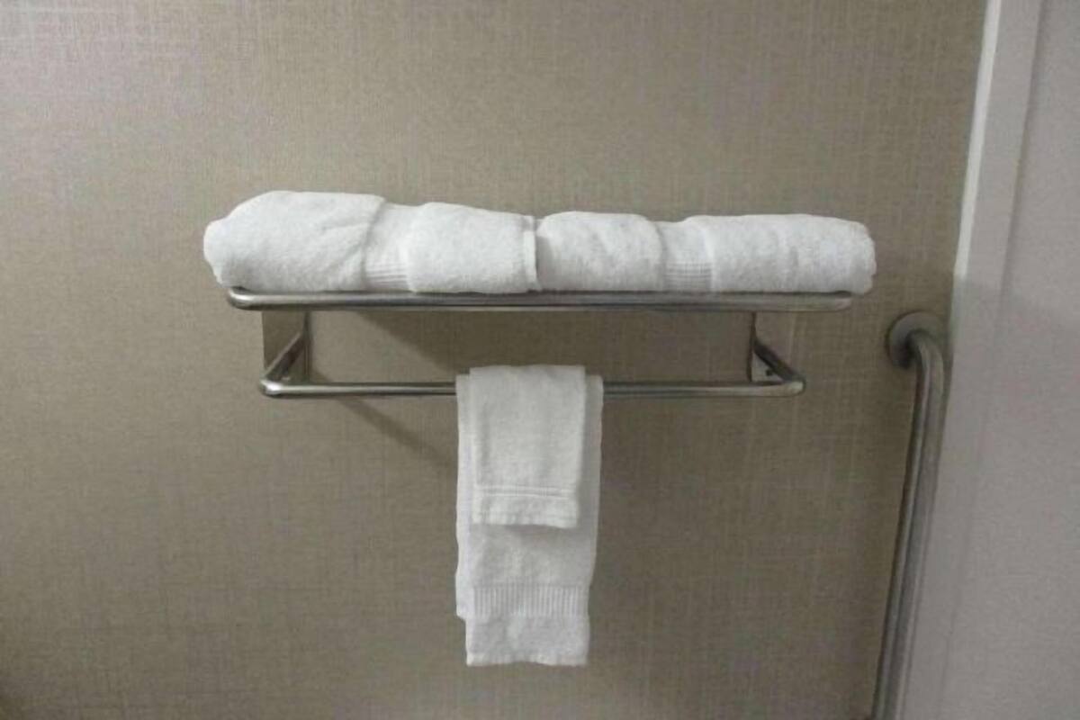 Artículos de tocador gratuitos, secador de pelo, toallas