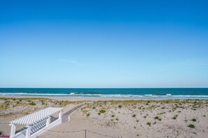 Outdoor wedding area - Spray Beach Oceanfront Hotel (Beach Haven)