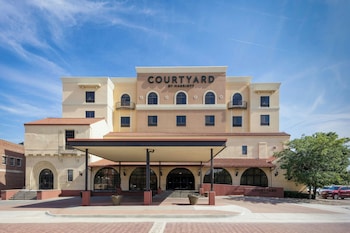 Courtyard by Marriott Wichita At Old Town