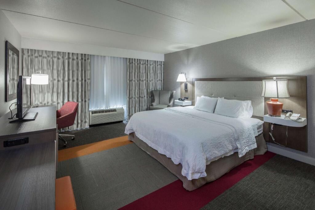 Desk, laptop workspace, iron/ironing board, free WiFi