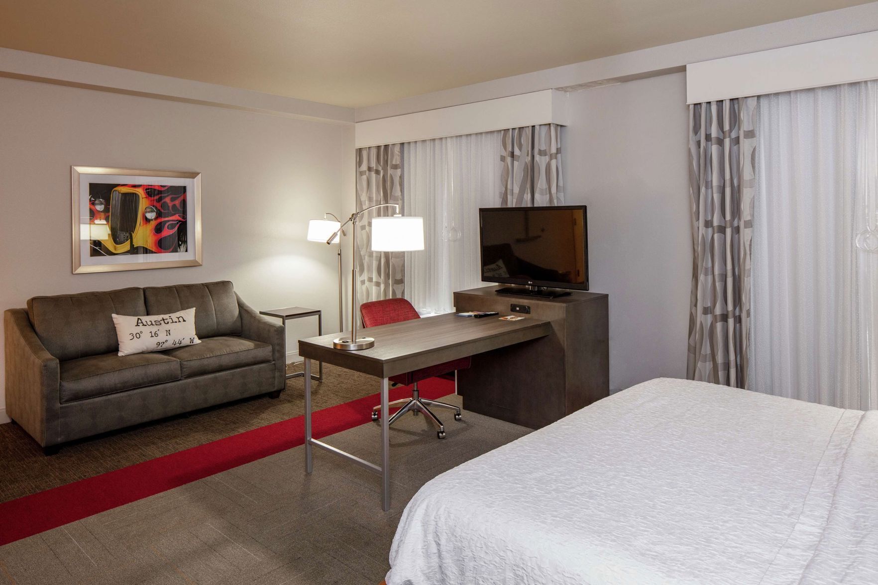 Desk, laptop workspace, iron/ironing board, free WiFi
