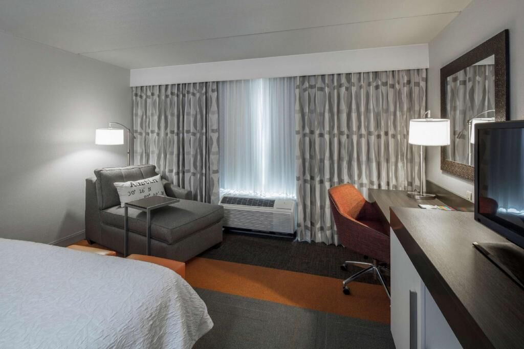 Desk, laptop workspace, iron/ironing board, free WiFi