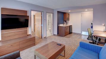 Hypo-allergenic bedding, in-room safe, desk, laptop workspace