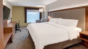 Standard Room, 1 King Bed | Hypo-allergenic bedding, in-room safe, desk, laptop workspace