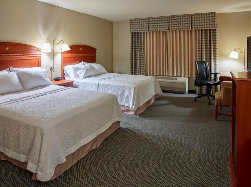 Daunenbettdecken, Zimmersafe, Verdunkelungsvorhänge