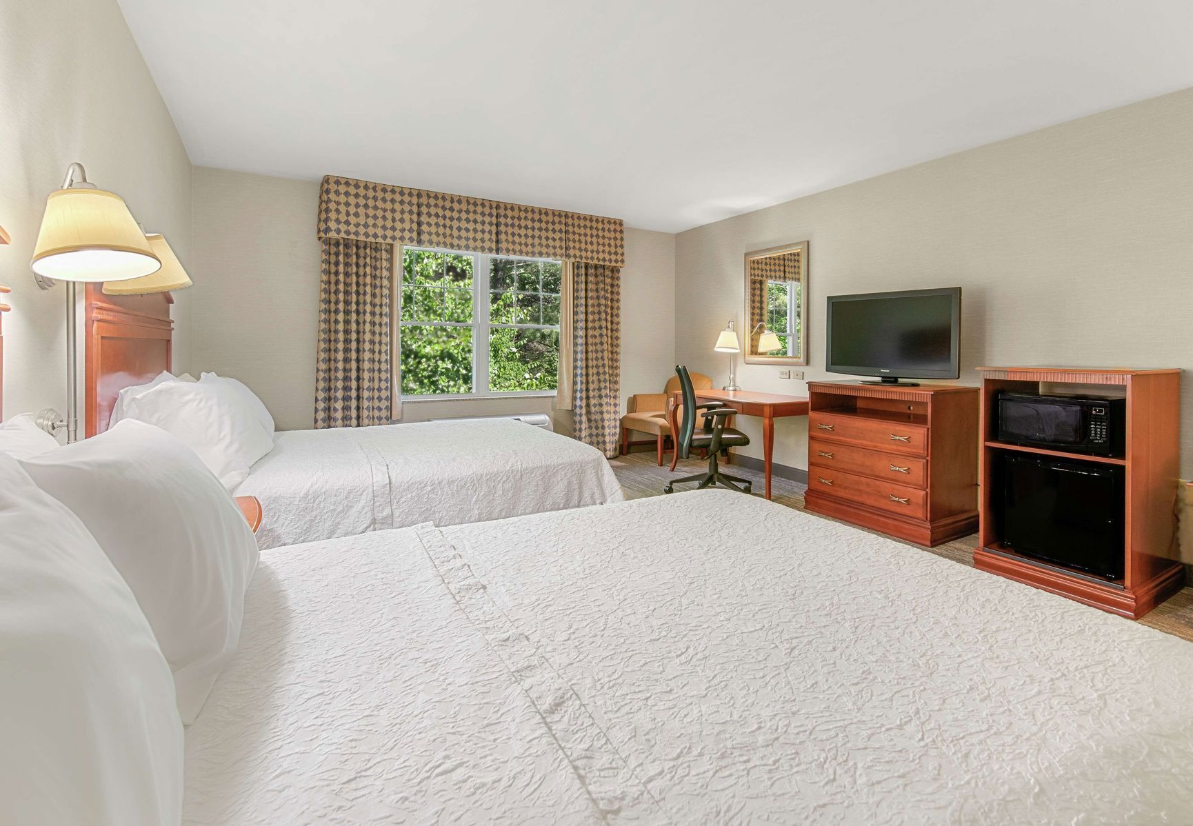 Daunenbettdecken, Zimmersafe, Verdunkelungsvorhänge