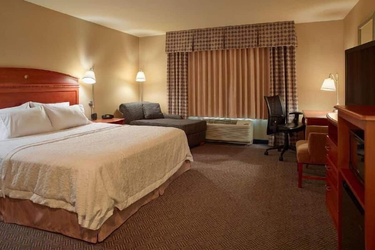 Daunenbettdecken, Zimmersafe, Verdunkelungsvorhänge