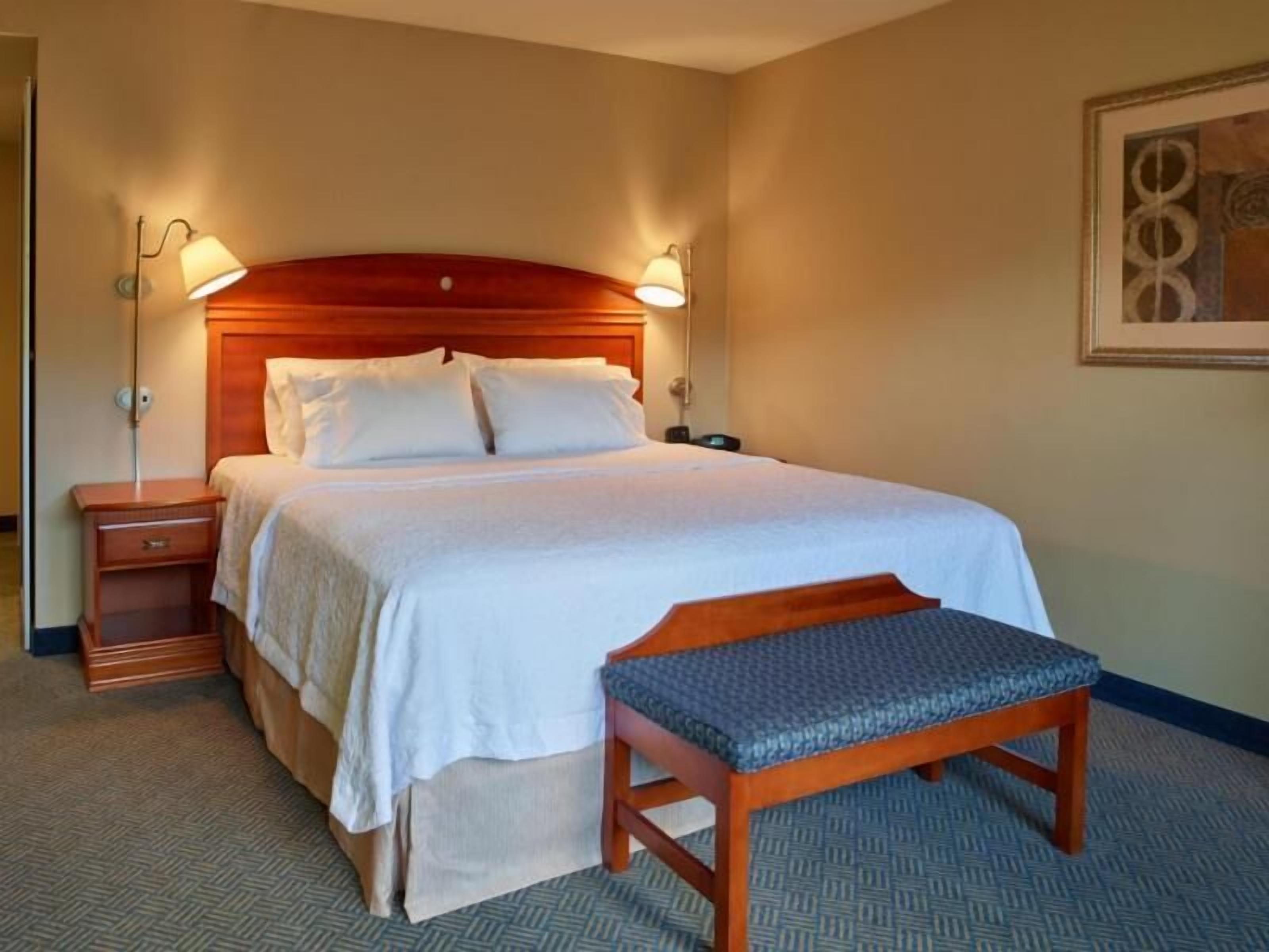 Daunenbettdecken, Zimmersafe, Verdunkelungsvorhänge