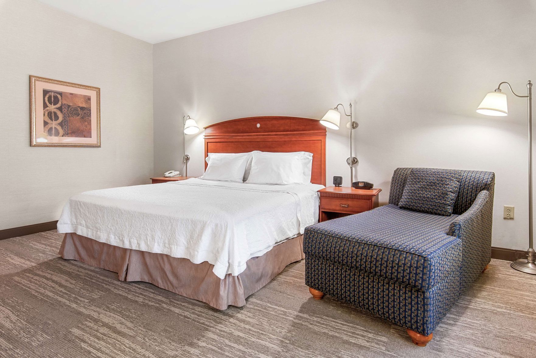 Daunenbettdecken, Zimmersafe, Verdunkelungsvorhänge