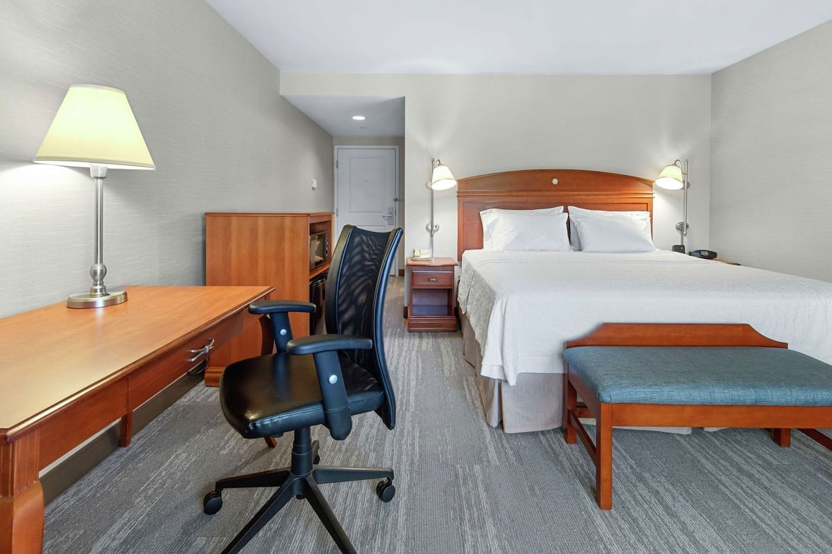 Daunenbettdecken, Zimmersafe, Verdunkelungsvorhänge