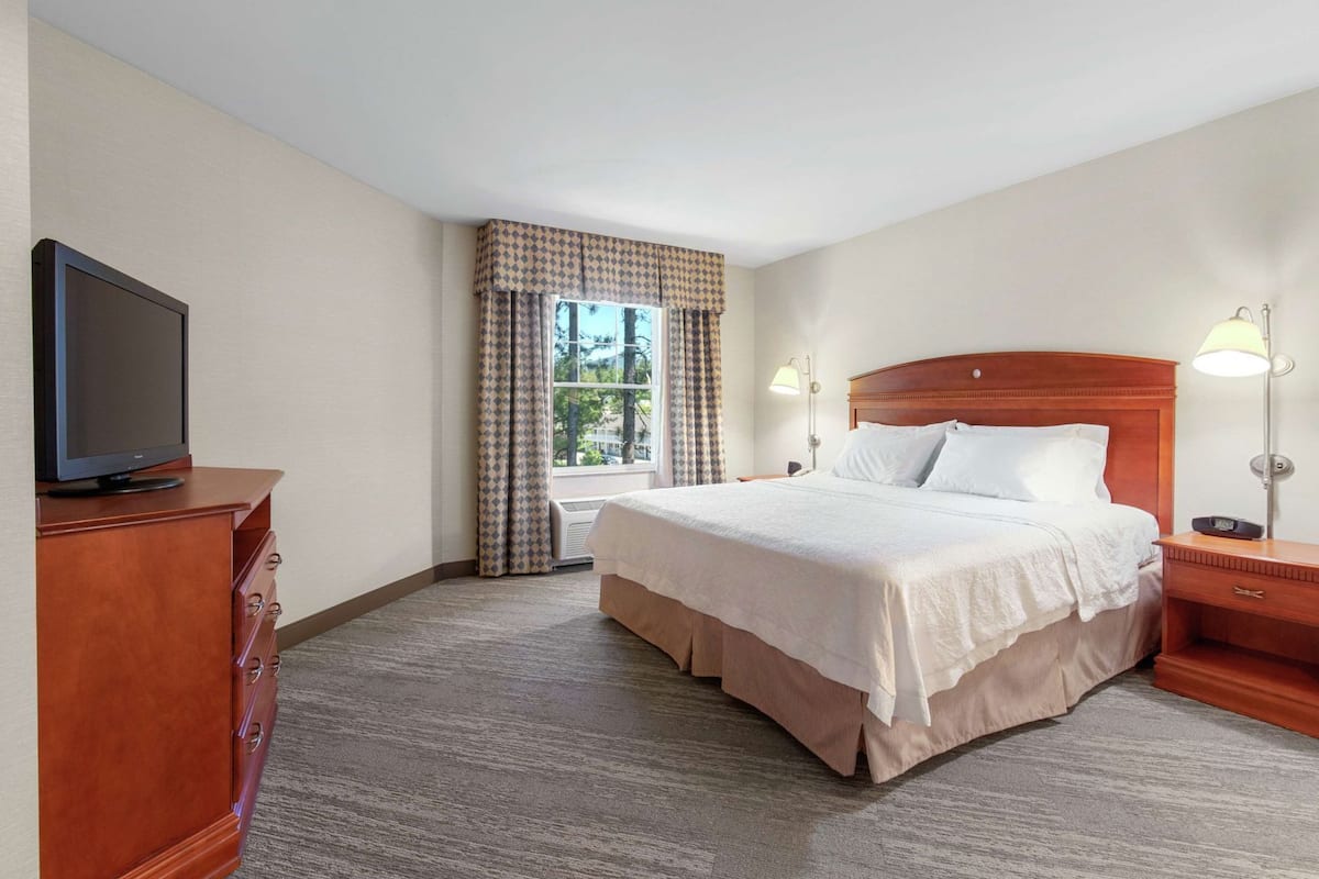 Daunenbettdecken, Zimmersafe, Verdunkelungsvorhänge